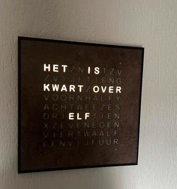 Hele gave woordklok beschikbaar voor biedingen