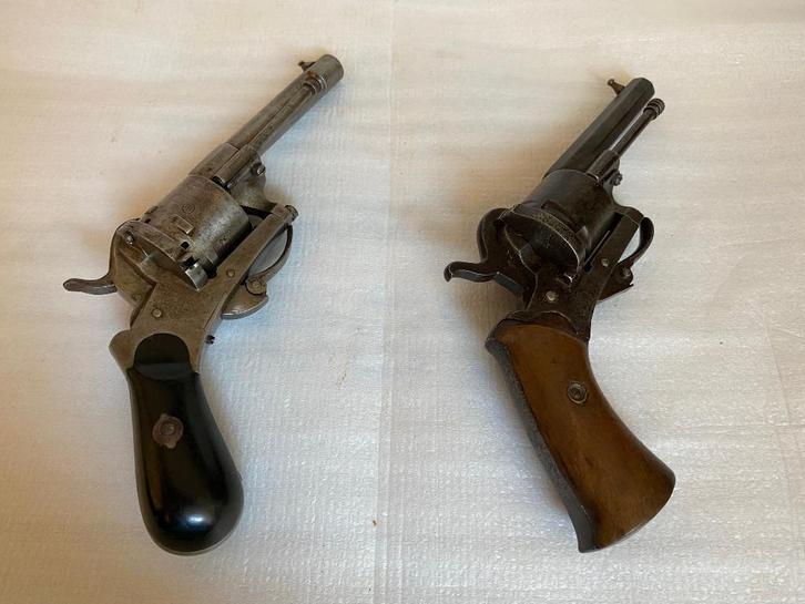 Set van 2 Fraaie 7 mm Penvuur Revolvers, Antiek en Kunst, Antiek | Overige Antiek, Ophalen of Verzenden