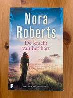 Nora Roberts, De kracht van het hart, paperback, Ophalen of Verzenden, Zo goed als nieuw