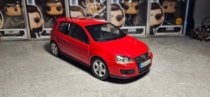 1:18 Volkswagen Golf V/5 GTi red norev schade, Hobby en Vrije tijd, Modelauto's | 1:18, Gebruikt, Auto, Norev, Ophalen of Verzenden