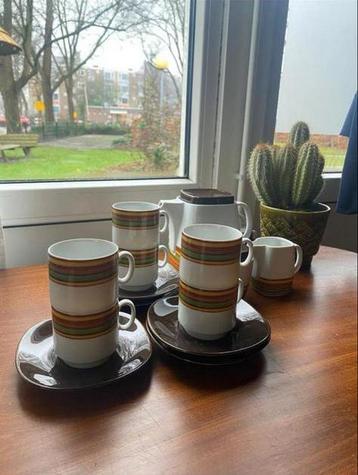 Douwe Egberts Koffieservies beschikbaar voor biedingen