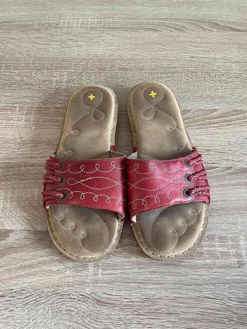 Stoere rode leren slippers Dr martens! 37 izgst, Kleding | Dames, Schoenen, Zo goed als nieuw, Slippers, Rood, Ophalen of Verzenden