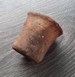 17 de eeuw Rood Aardewerk GAAF Vogeldrink Bakje Bodemvondst, Antiek en Kunst, Ophalen of Verzenden