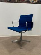 Eames EA108, Herman Miller (Opknapper), Overige materialen, Blauw, Iconisch design uit jaren 50, tijdloze bureaustoel, Gebruikt