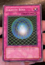 Yu-Gi-Oh! Gravity Bind DB1-EN197 Dark Beginning Ed !, Hobby en Vrije tijd, Verzamelkaartspellen | Yu-gi-Oh!, Gebruikt, Ophalen of Verzenden