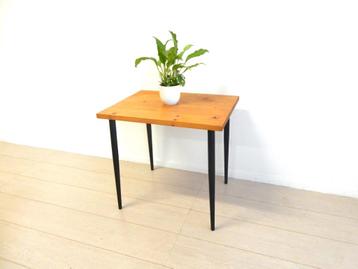 retro vintage jaren 70 tafel bijzettafel plantentafel beschikbaar voor biedingen
