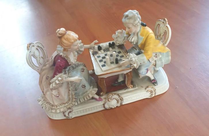 Porseleinen Schakend Paar, Antiek en Kunst, Antiek | Porselein, Ophalen of Verzenden