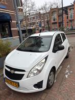 Chevrolet Spark 1.0 Bifuel 2012 Wit, Auto's, Chevrolet, 15 km/l, 37 €/maand, 4 cilinders, Wit