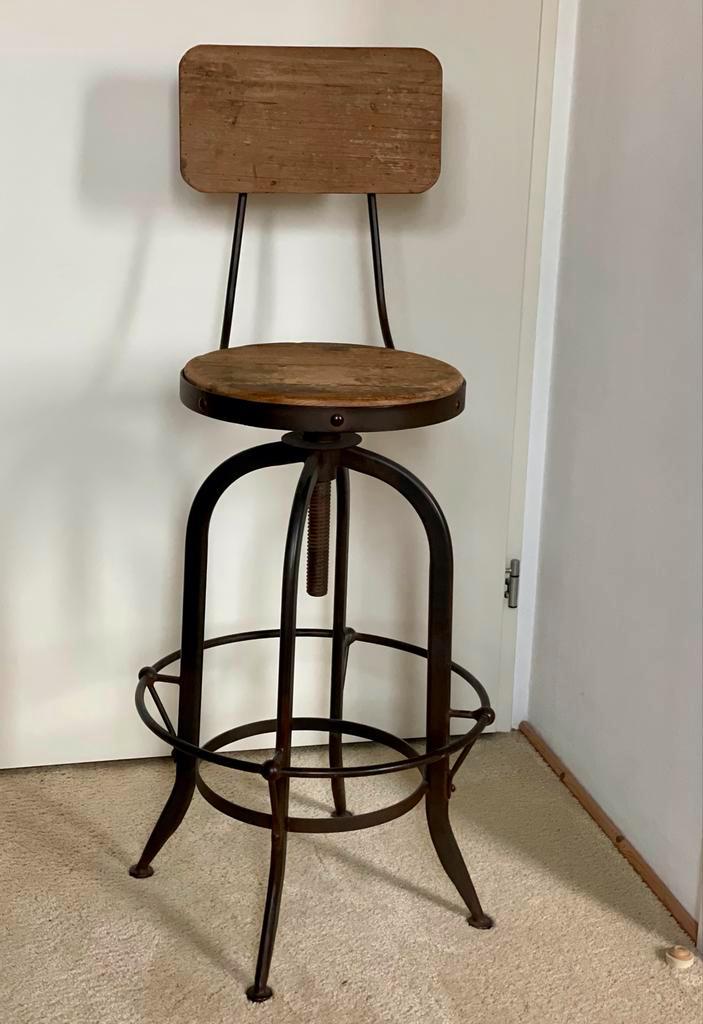 Industriële verstelbare kruk - vintage look, Huis en Inrichting, Barkrukken, 60 tot 90 cm, Hout, Metaal, 1 kruk, In hoogte verstelbaar