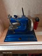 Mini Naaimachine, Ophalen