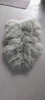 Prachtige schone schapenvacht grijs/groen., 100 tot 150 cm, Rond, Zo goed als nieuw, Groen