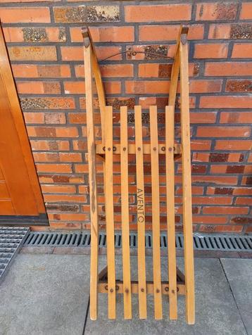Houten slee met glij ijzers. Slee van hout. Merk Avento. beschikbaar voor biedingen