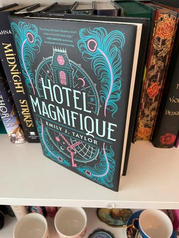 Owlcrate Hotel Magnifique Fairyloot Illumicrate beschikbaar voor biedingen