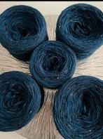 blauwe wol bollen 570 gram, Hobby en Vrije tijd, Ophalen of Verzenden, Zo goed als nieuw