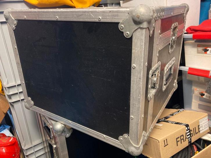 19 inch flightcase met ruimte voor beeldscherm, Muziek en Instrumenten, Behuizingen en Koffers, Zo goed als nieuw, Overige instrumenten