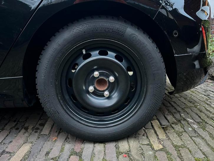 Continental Wintercontact Winterbanden Ford Fiesta MK 7 2020, Auto-onderdelen, Banden en Velgen, Band(en), Winterbanden, 15 inch