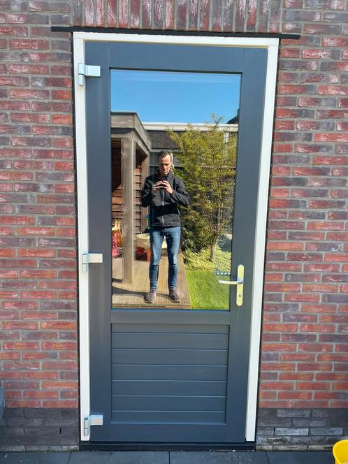 Kunststof achterdeur en kozijn (beschikbaar vanaf juni), Doe-het-zelf en Verbouw, Deuren en Horren, Gebruikt, Buitendeur, 200 tot 215 cm