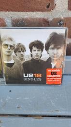 Cd. U2.   18 Singles, Ophalen of Verzenden, 2000 tot heden, Zo goed als nieuw