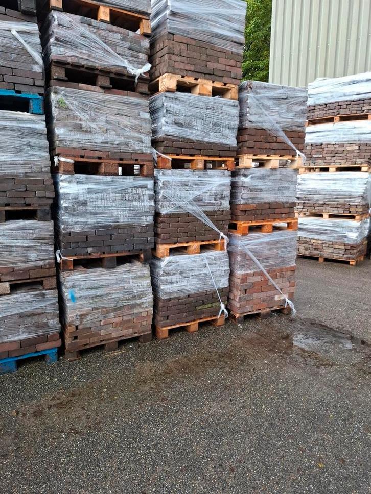 Diverse rest partijen gebakken klinkers. Op  pallets, Tuin en Terras, Tegels en Klinkers, Gebruikt, Klinkers, Natuursteen, Ophalen