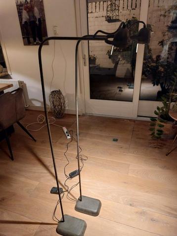 Twee Vloerlampen - Overtallig beschikbaar voor biedingen