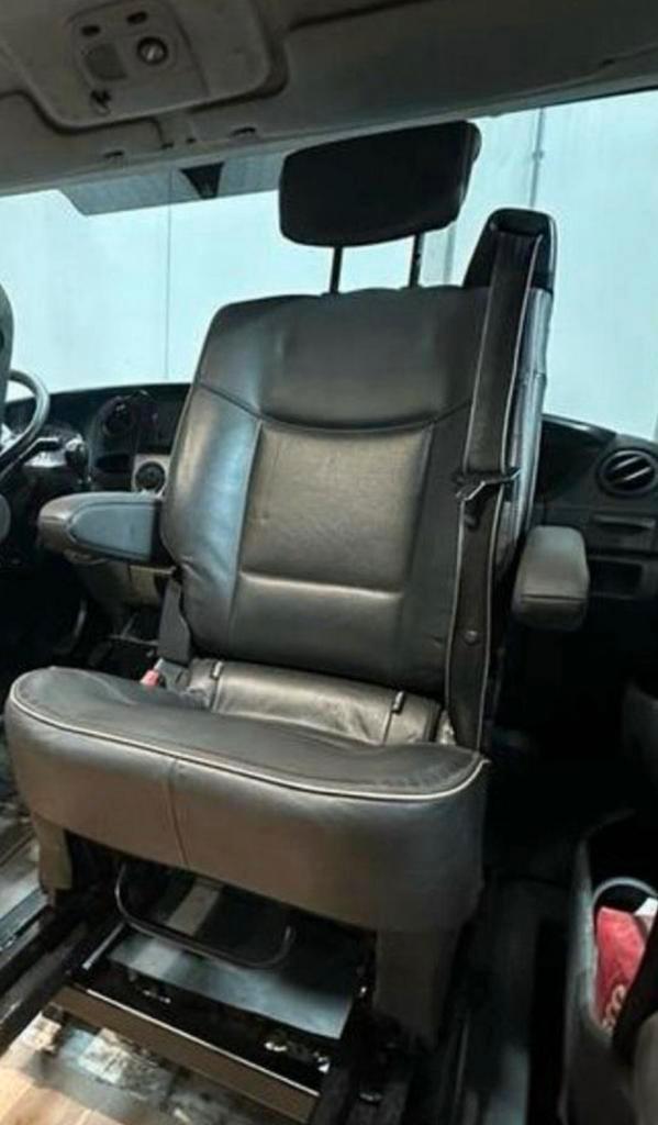 Camperstoel in echt leer met armleuningen op losse rails., Auto-onderdelen, Interieur en Bekleding, Amerikaanse onderdelen, Citroën