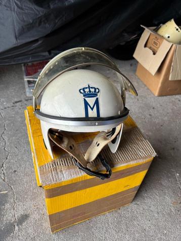 Marechaussee  helm mobiele eenheid - jaren 70-80 beschikbaar voor biedingen
