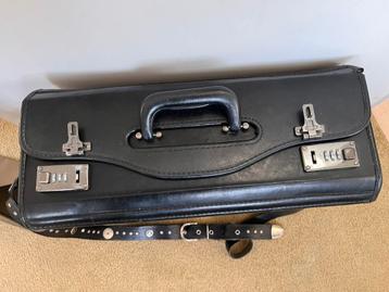 Vintage Aktetas met Slot beschikbaar voor biedingen