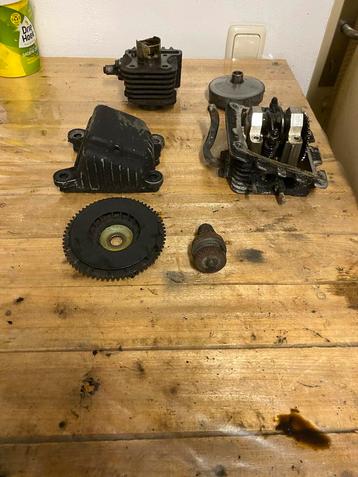 Diverse onderdelen vespa alles €50 beschikbaar voor biedingen