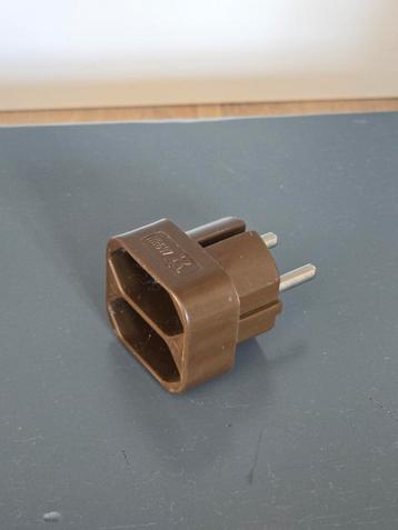 New old stock: Vintage verloopstekker 1x 220 naar 2x 220 V beschikbaar voor biedingen