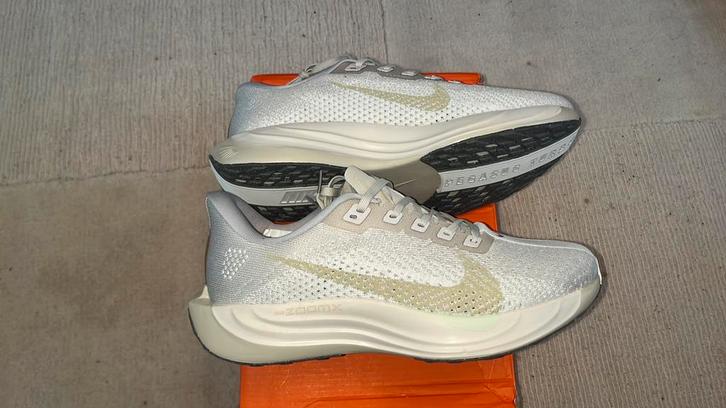 Nieuwe nike pegasus plus maat 43, Sport en Fitness, Loopsport en Atletiek, Zo goed als nieuw, Hardloopschoenen, Nike, Ophalen of Verzenden