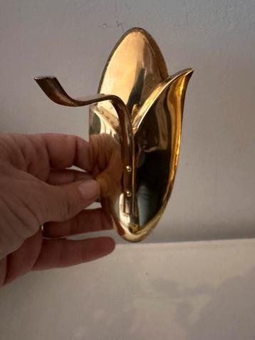 Messing wandhaak beschikbaar voor biedingen