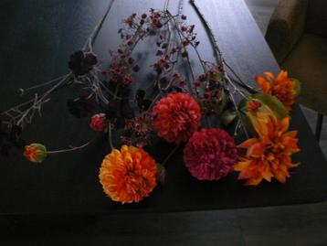 Silka zijdebloemen o.a Dahlia's Cosmea beschikbaar voor biedingen