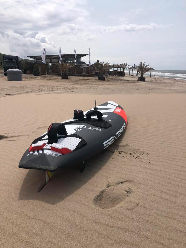 OPRUIMING: Severne zeil/ verlenger/ vinnen, Watersport en Boten, Windsurfen, Zo goed als nieuw, Plank, Minder dan 5 m², Ophalen