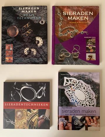 Vier boeken over zelf sierraden maken beschikbaar voor biedingen