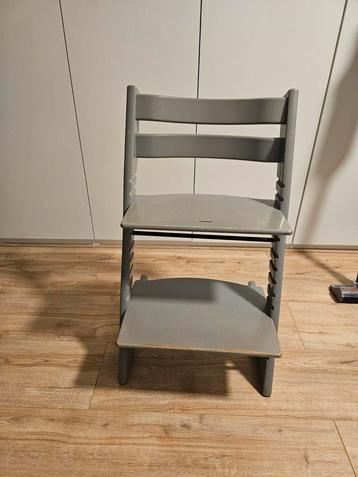 Grijze Stokke Tripp Trapp kinderstoel beschikbaar voor biedingen