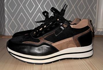 Zwarte leren sneaker maat 38 beschikbaar voor biedingen