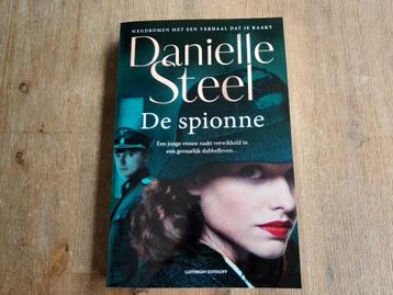 Danielle Steel/ De spionne beschikbaar voor biedingen