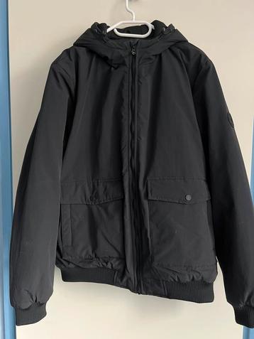 Te koop:Nieuwe heren winterjas beschikbaar voor biedingen