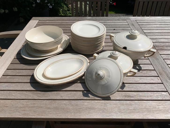 Serviesstukken Petrus Regout Maastricht, roomwit gouden rand, Antiek en Kunst, Antiek | Servies los, Ophalen of Verzenden