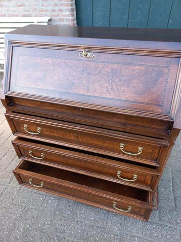 Antiek secretaire bureau met lades beschikbaar voor biedingen