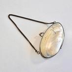 Victoriaans gegraveerd parelmoer schelpdoosje met ketting, Ophalen of Verzenden
