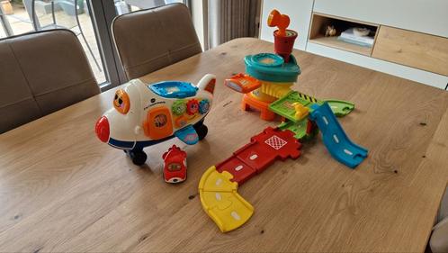 Toettoet auto vrachtvliegtuig + vliegveld, Kinderen en Baby's, Speelgoed | Vtech, Zo goed als nieuw, Ophalen of Verzenden