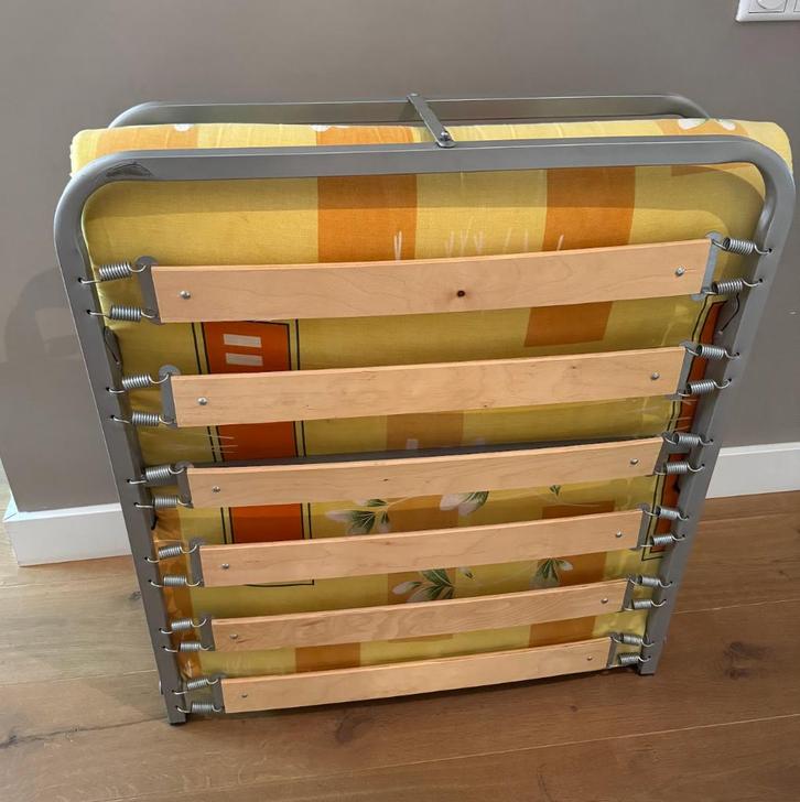 Stijlvolle opklapbed, Huis en Inrichting, Slaapkamer | Bedden, Zo goed als nieuw, Eenpersoons, 80 cm, 190 cm of minder, Metaal