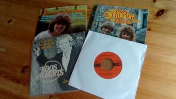 4 singles Nederlandstalig beschikbaar voor biedingen