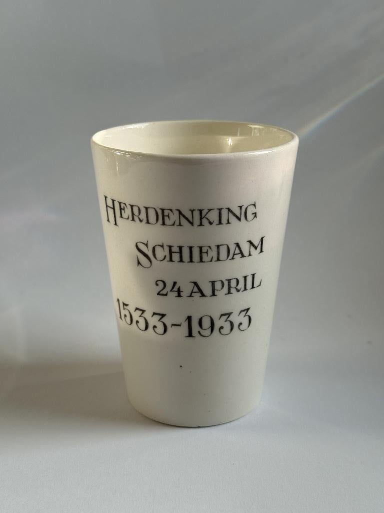 herdenkingsbeker 1533-1933 Schiedam, Willem van Oranje, Antiek en Kunst, Antiek | Keramiek en Aardewerk, Ophalen of Verzenden