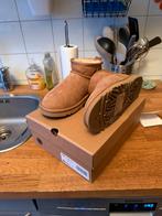 Uggs Classic Ultra Mini, Verzenden, Zo goed als nieuw, Bruin
