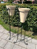 Te Koop : Metalen Gietijzeren Bloempot Standaards Pilaar, Tuin en Terras, Ophalen, Minder dan 60 cm, Rond, Zo goed als nieuw