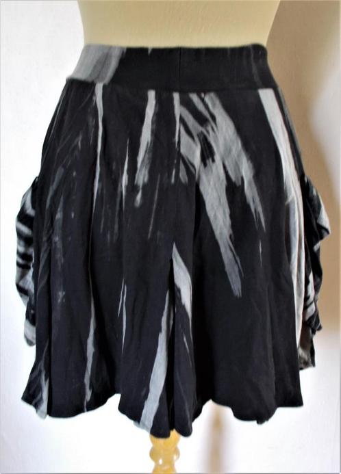 Apart rokje van Italiaanse merk Trust! L, Kleding | Dames, Rokken, Zo goed als nieuw, Maat 42/44 (L), Overige kleuren, Boven de knie
