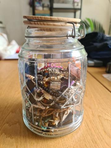 Grote Mystery Jar Sieraden - 900 gram inhoud beschikbaar voor biedingen