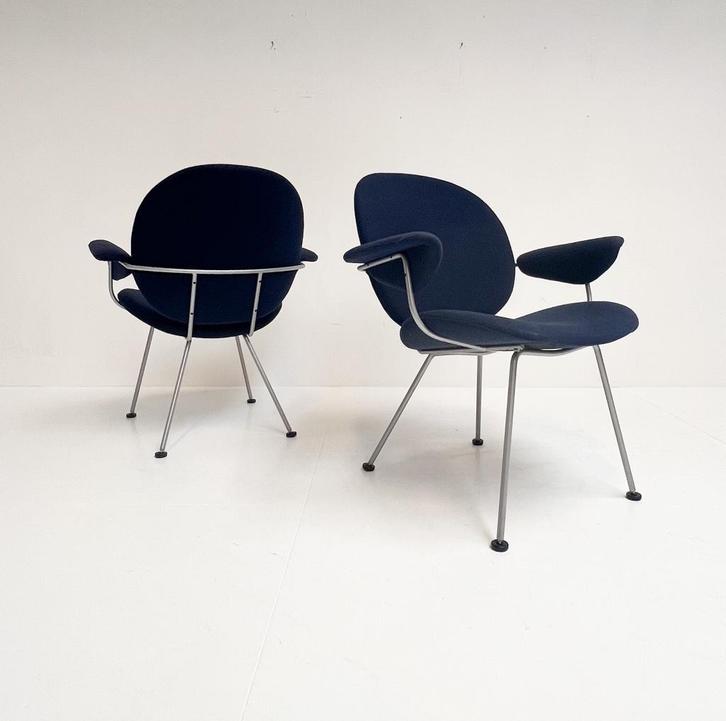 Donkerblauwe Kembo fauteuil van W.H. Gispen, na 2000, Huis en Inrichting, Fauteuils, Gebruikt, Metaal, Stof, 75 tot 100 cm, Minder dan 75 cm